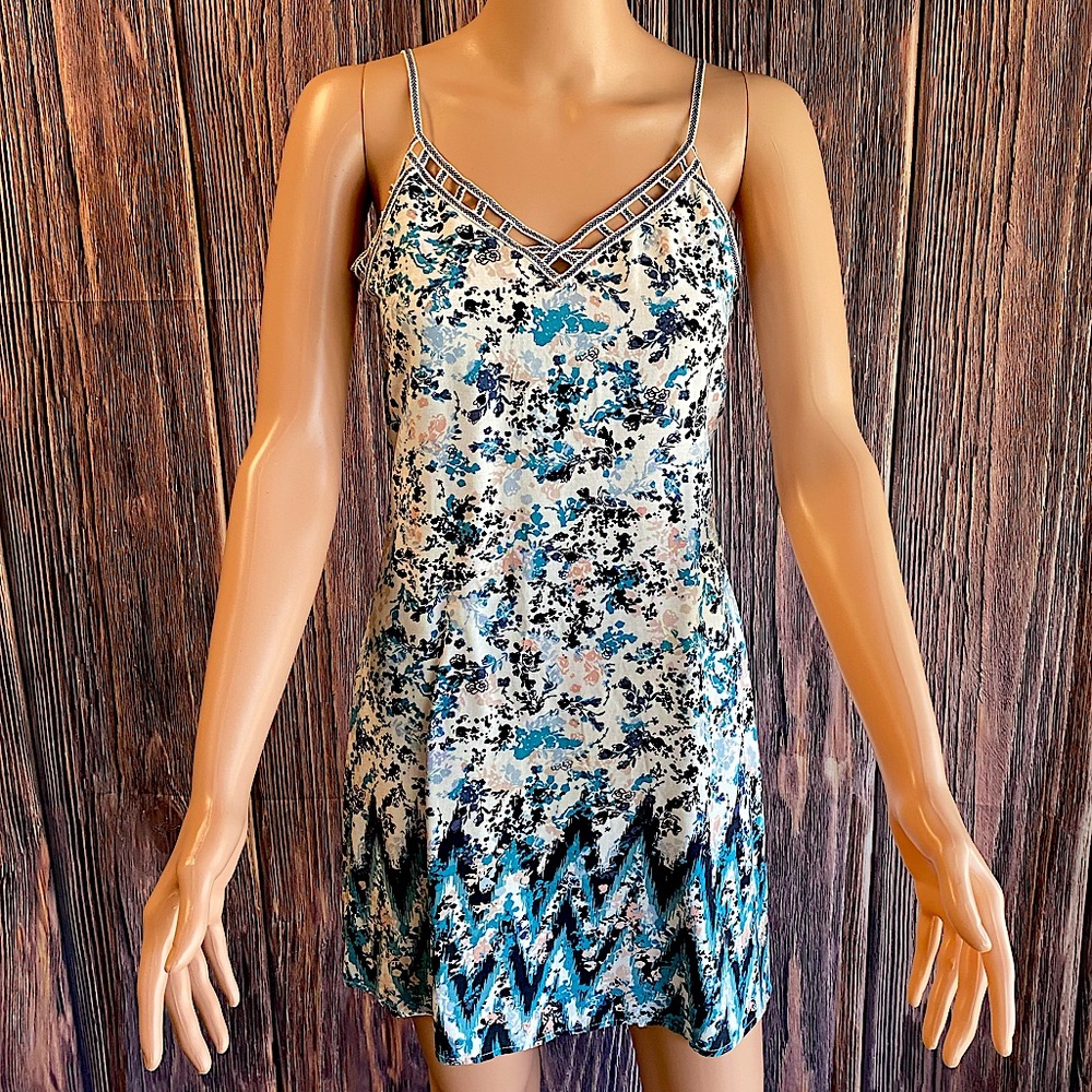 Aeropostale NWT size small petite blue & white floral sun dress